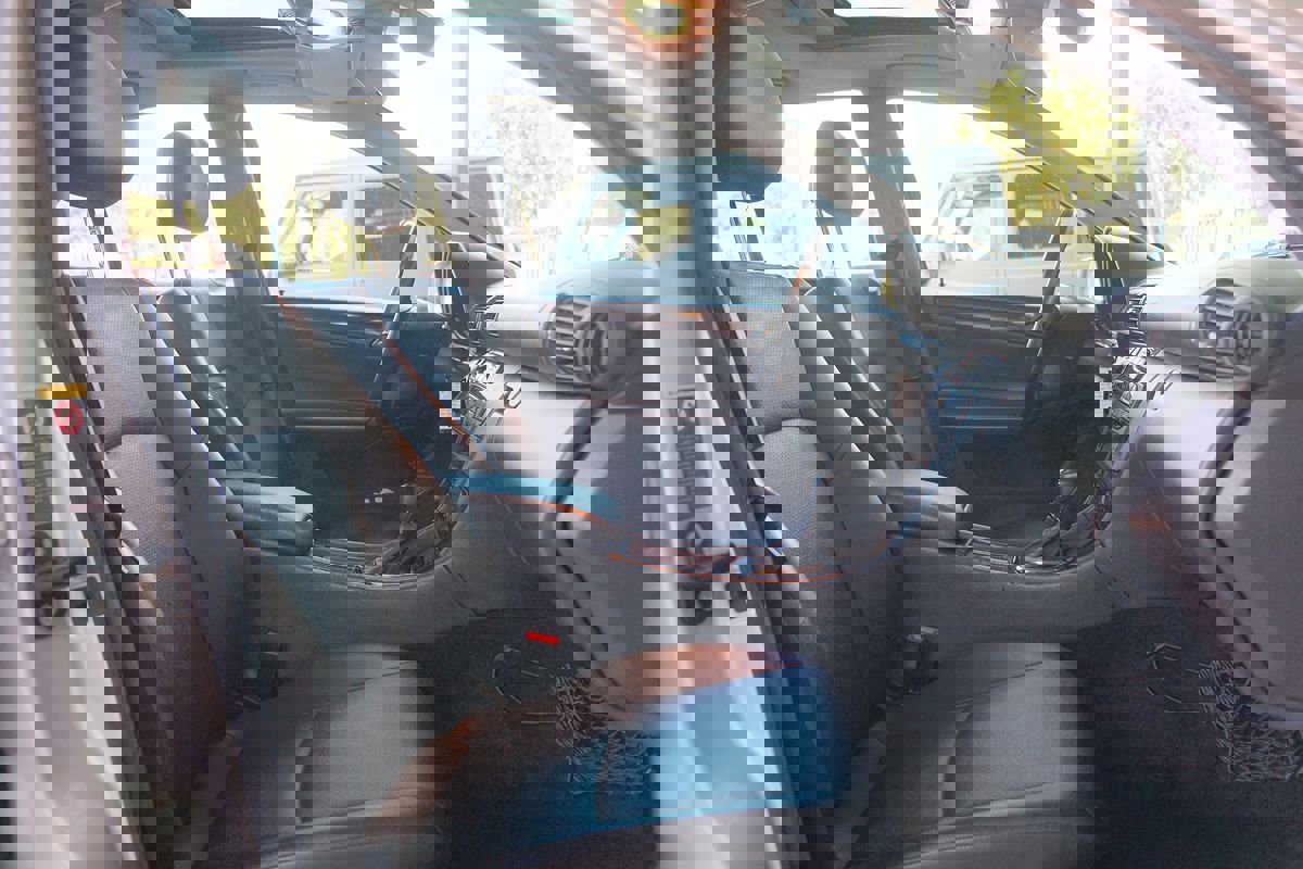 Used 2002 Mercedes-Benz C 320 Sedan image 25