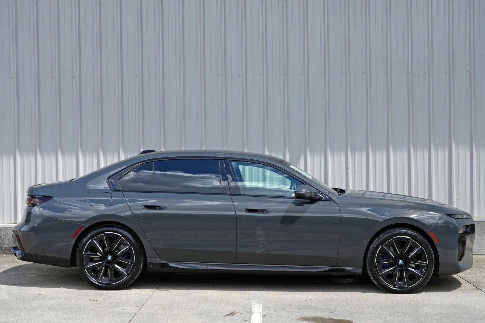 Used 2023 BMW 760i xDrive w/ Executive Package AWD/4WD image 57