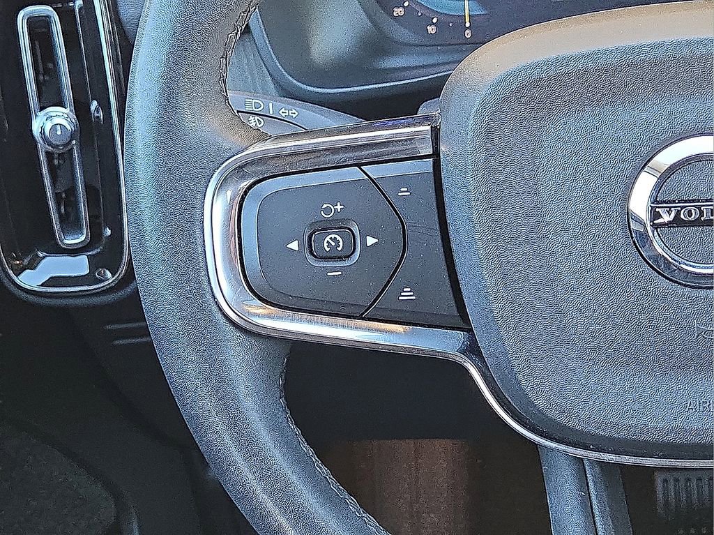 Certified 2023 Volvo XC40 B5 Plus w/ Driver Assist Package image 20