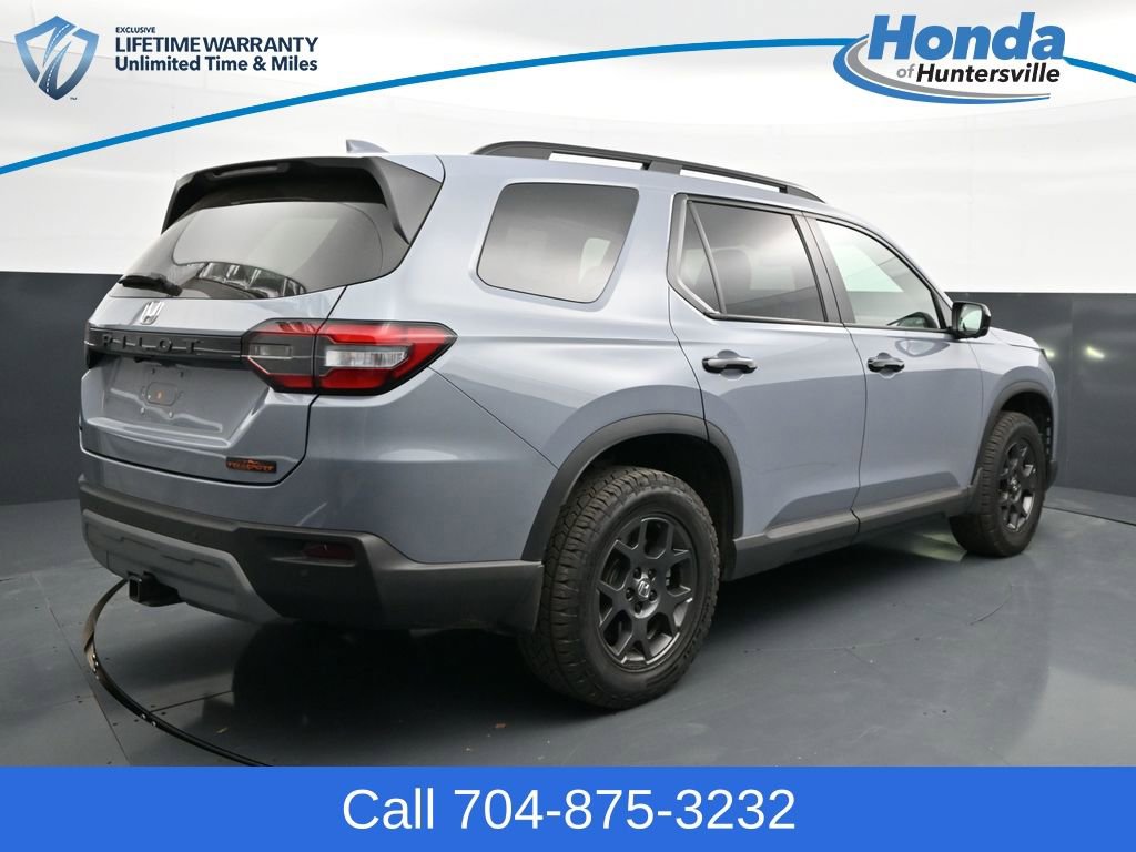 Used 2025 Honda Pilot TrailSport image 8