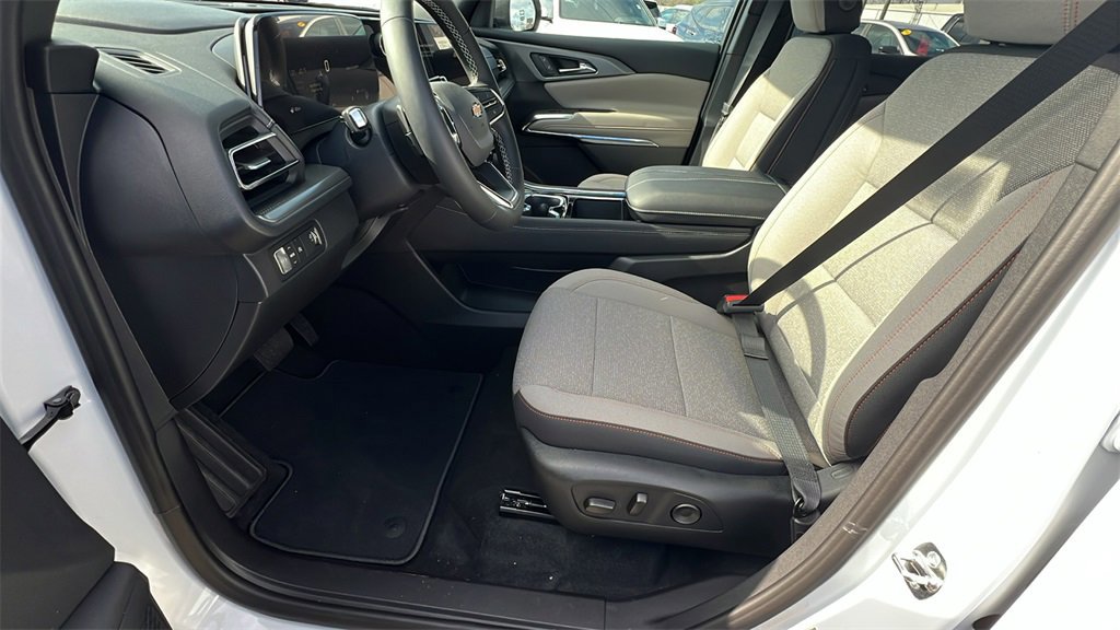 New 2026 Chevrolet Traverse LT image 13