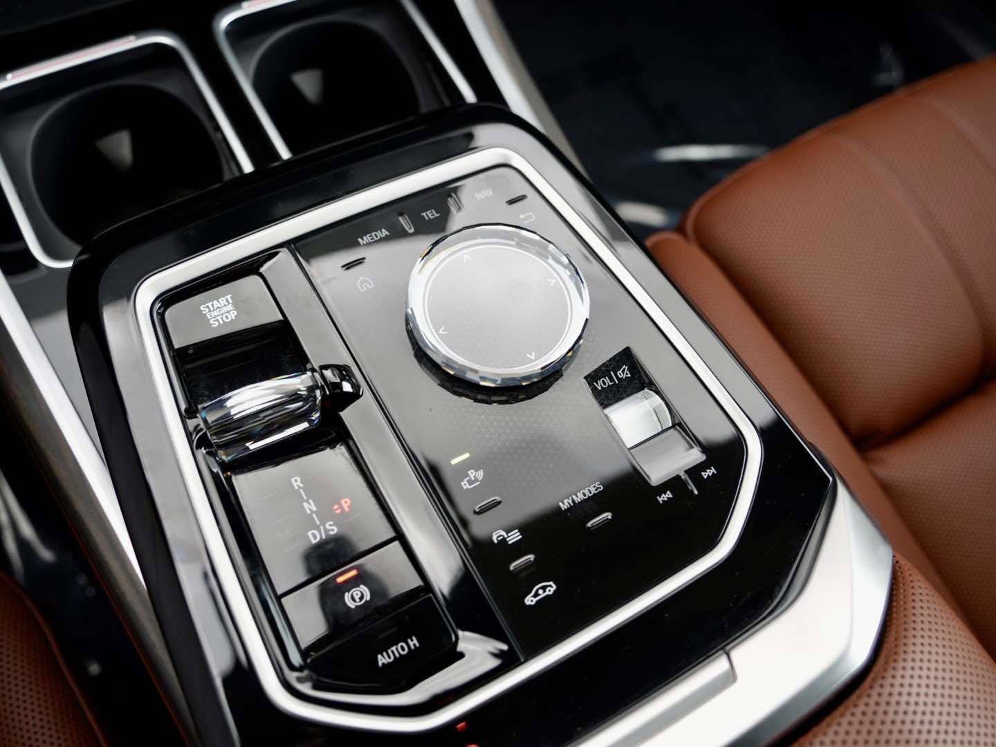 Used 2025 BMW 760i xDrive w/ Executive Package image 14