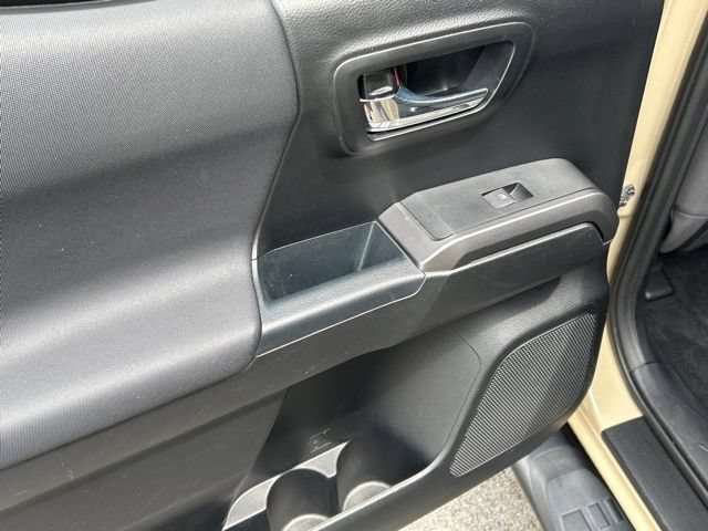 Used 2018 Toyota Tacoma TRD Off-Road w/ Technology Package AWD/4WD image 29