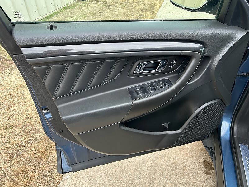 Used 2018 Ford Taurus SHO image 10