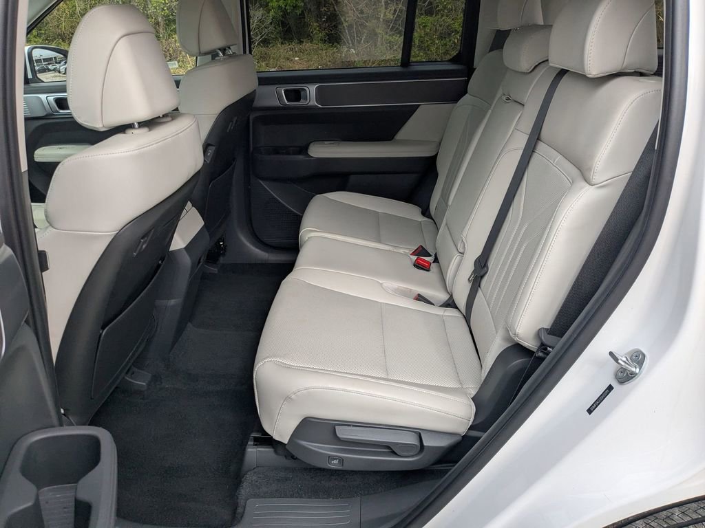 Used 2025 Hyundai Santa Fe SEL FWD image 24