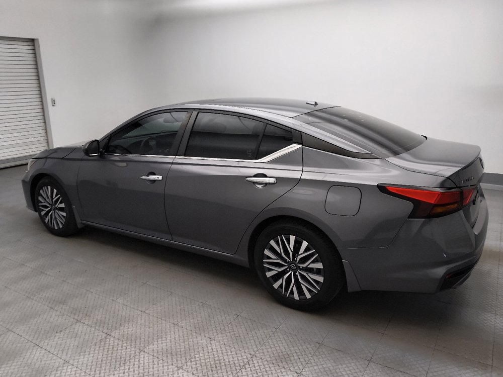 Used 2024 Nissan Altima 2.5 SV w/ SV Premium Package FWD image 3