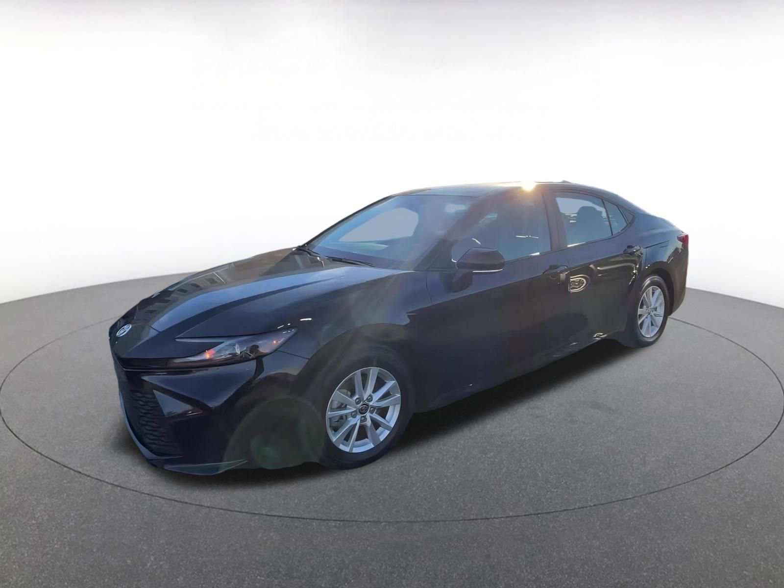 Used 2025 Toyota Camry LE image 8