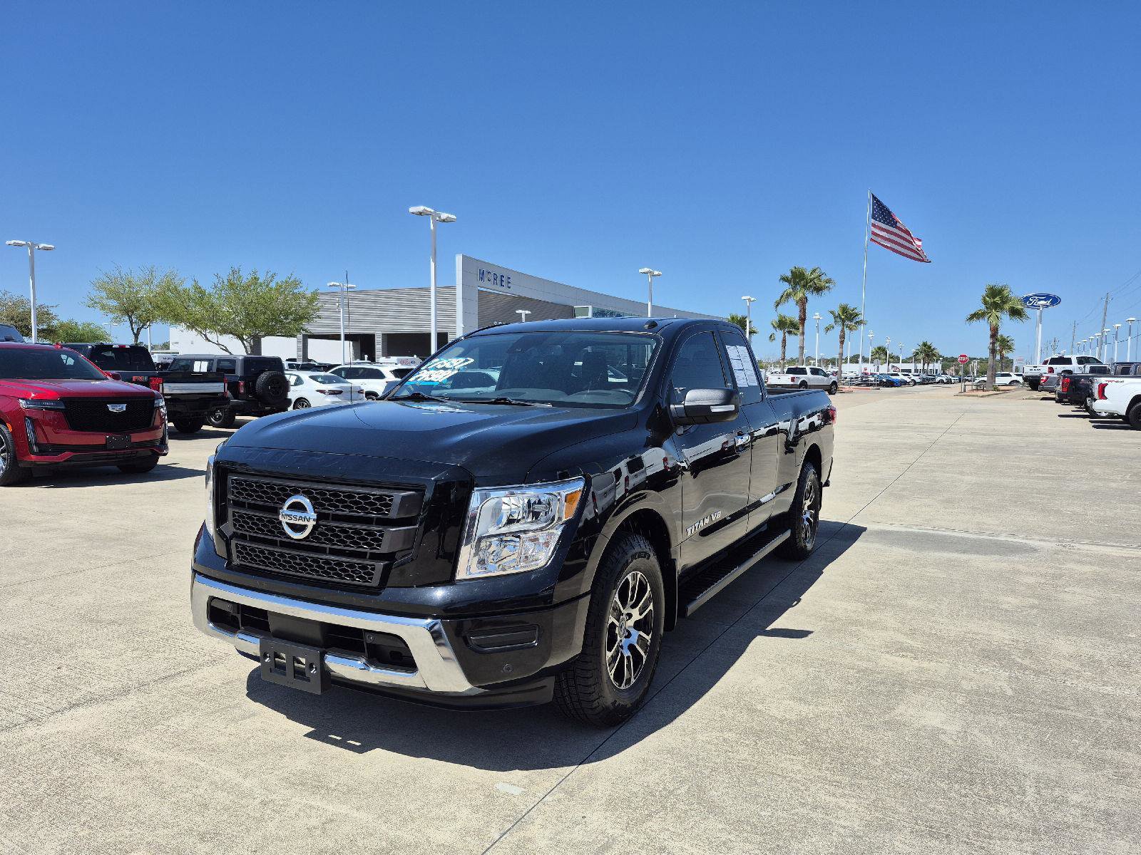 Used 2020 Nissan Titan SV w/ SV Convenience Package RWD image 1