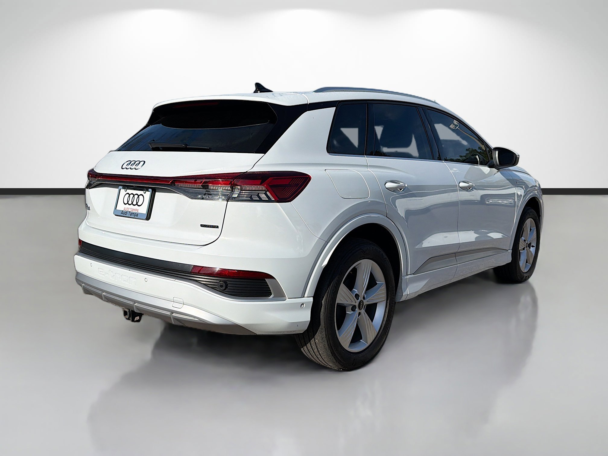 Used 2023 Audi Q4 e-tron Premium Plus image 3