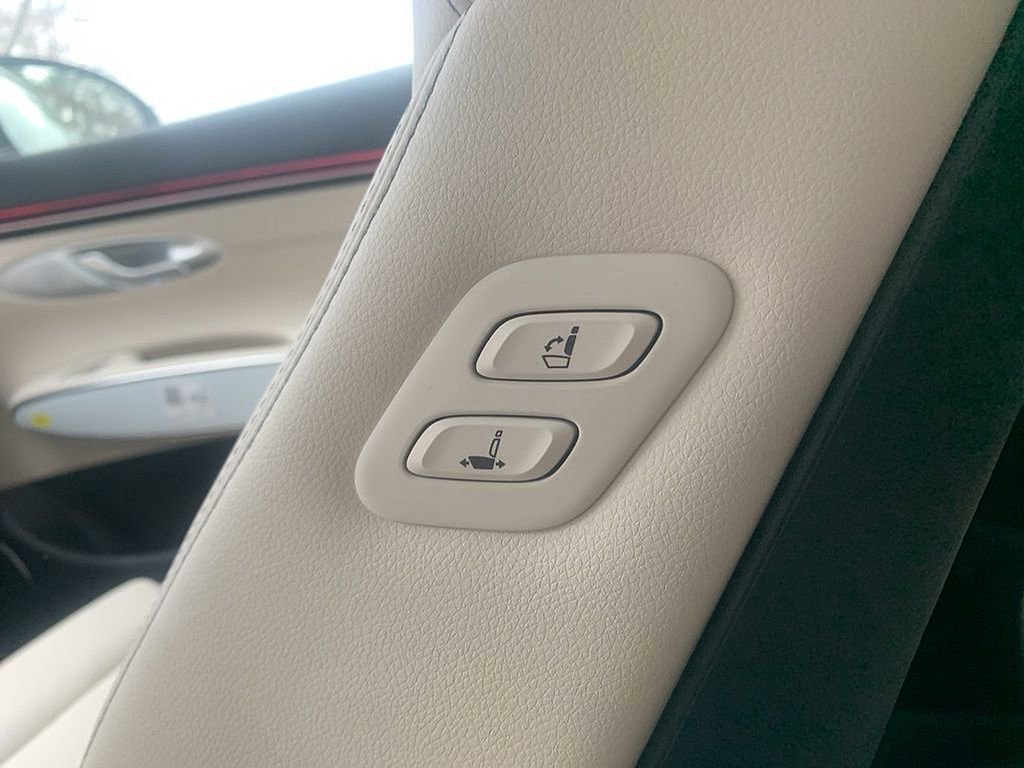 Used 2026 Genesis GV70 2.5T Select image 18