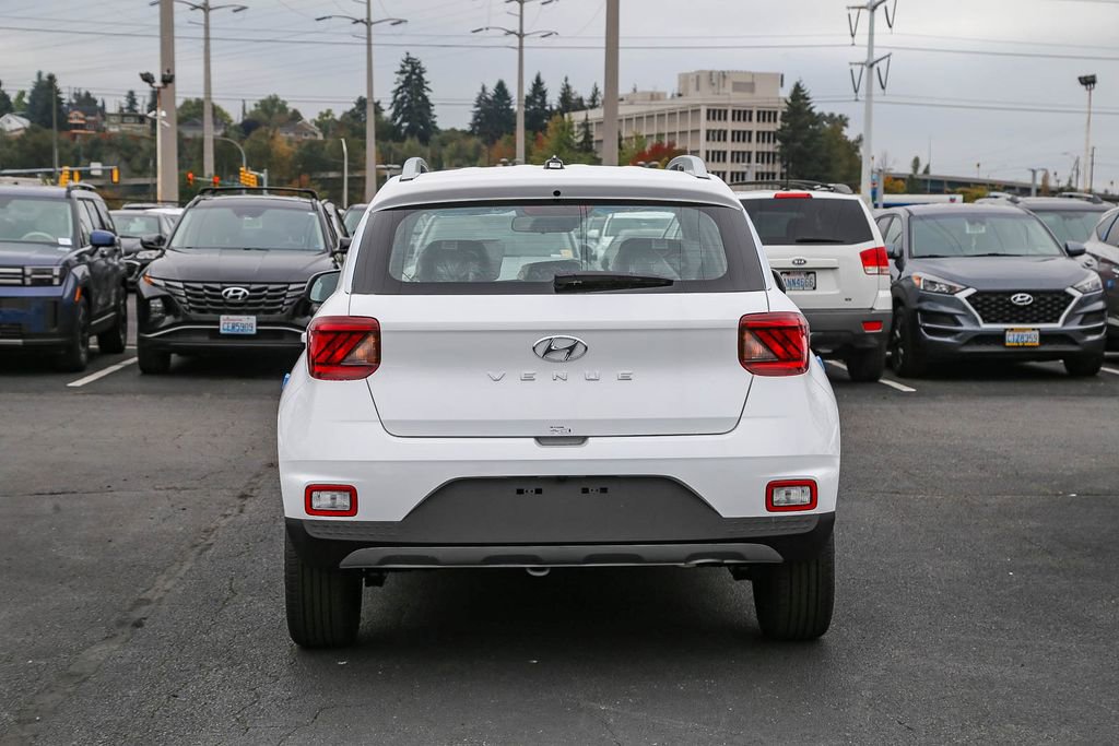 Used 2026 Hyundai Venue SEL FWD image 8