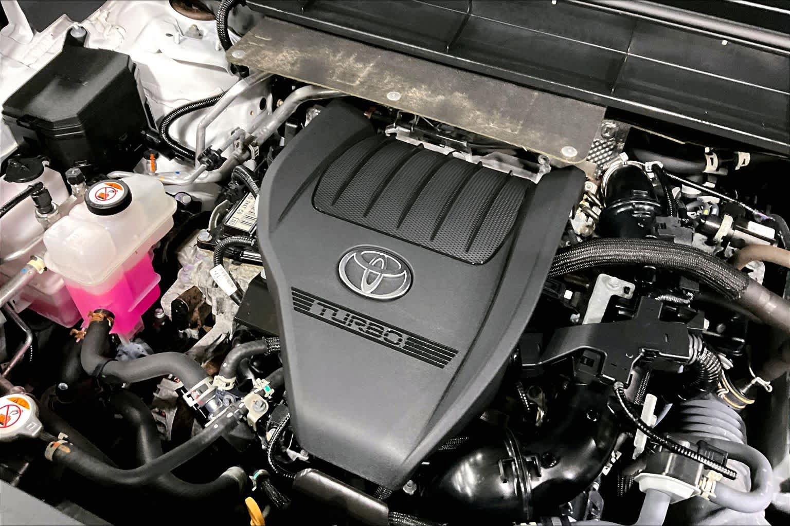 Used 2023 Toyota Highlander LE FWD image 33