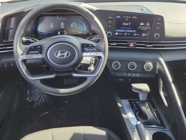 Certified 2025 Hyundai Elantra SE FWD image 6