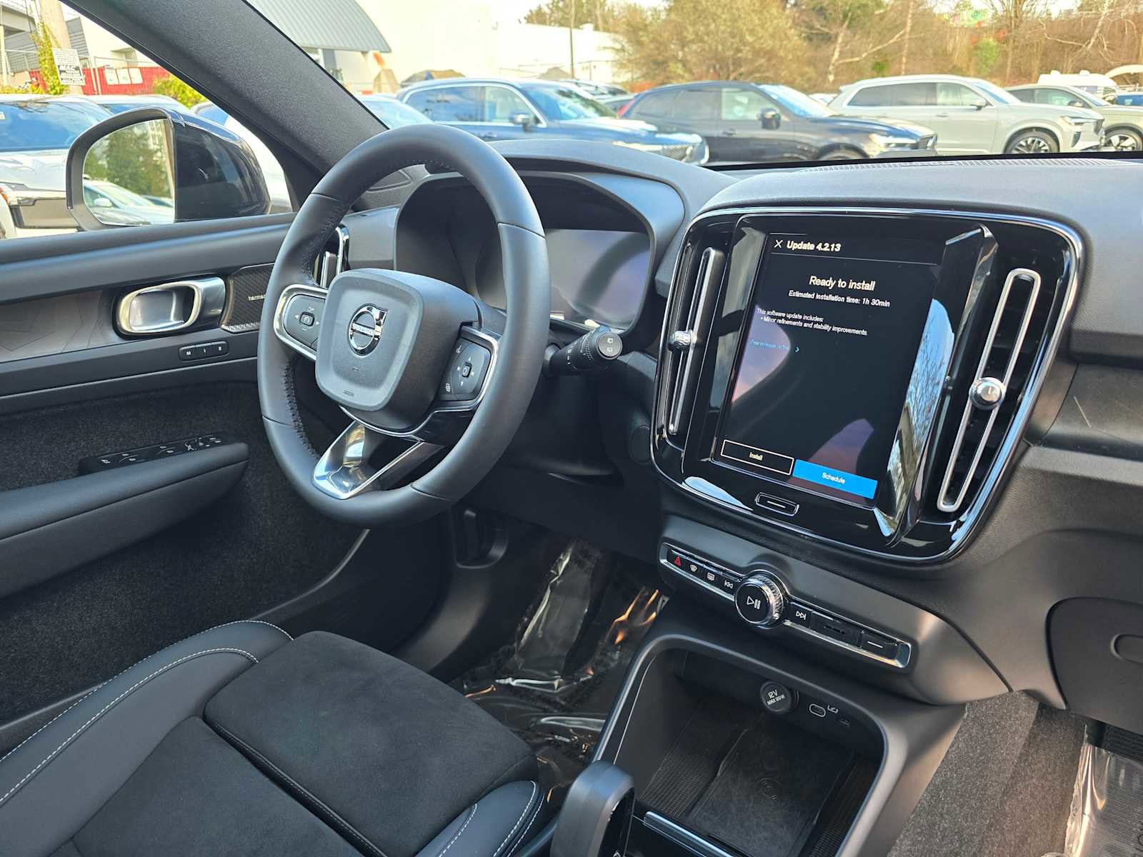 Used 2023 Volvo XC40 Recharge Ultimate w/ Protection Package Premier image 12