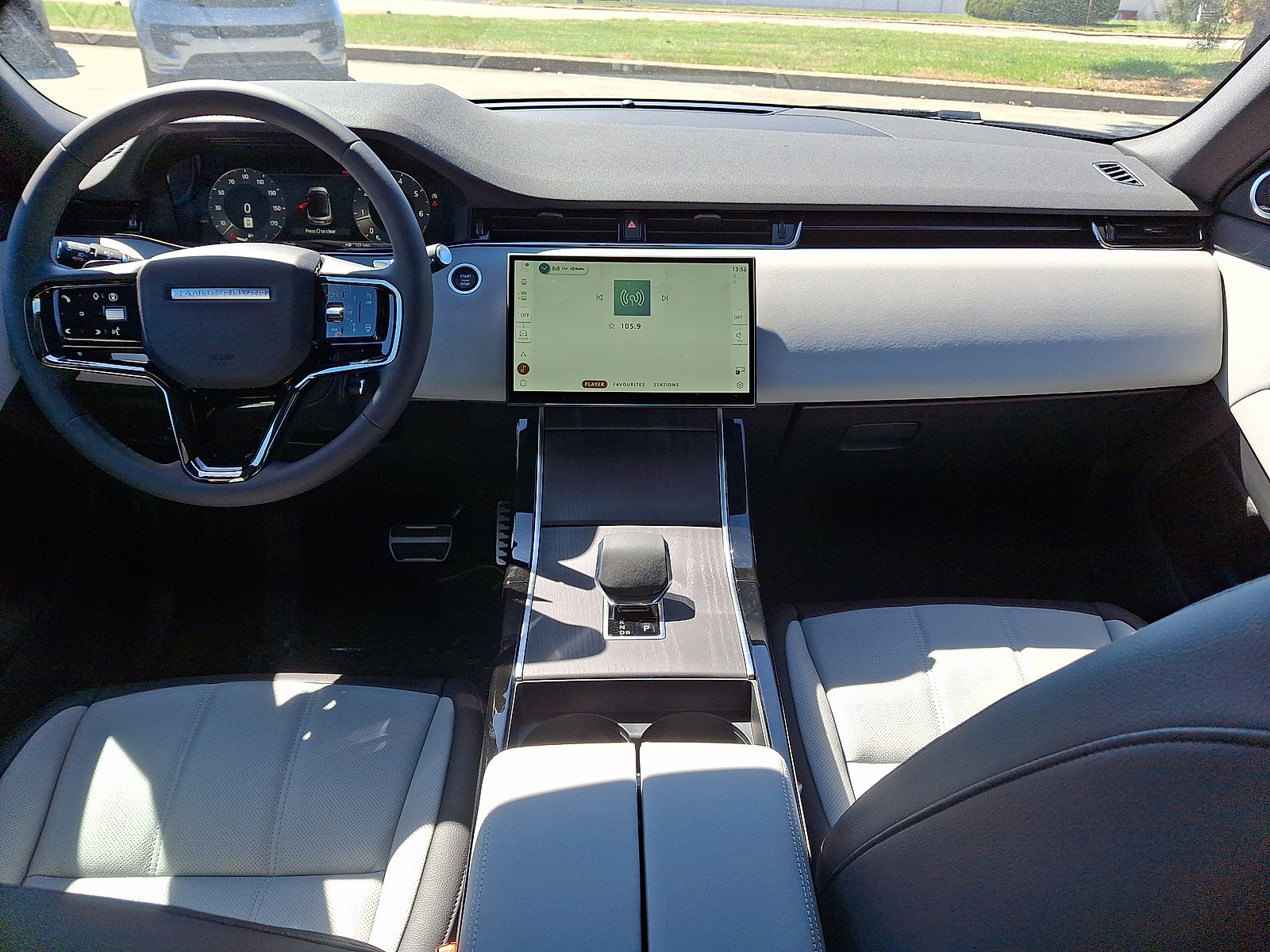 Certified 2026 Land Rover Range Rover Evoque Dynamic SE AWD/4WD image 13