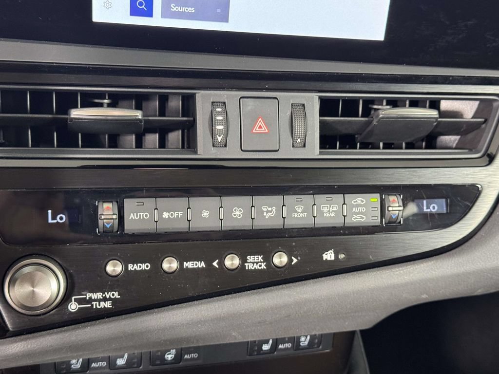 Used 2024 Lexus ES 350 w/ Premium Package FWD image 28