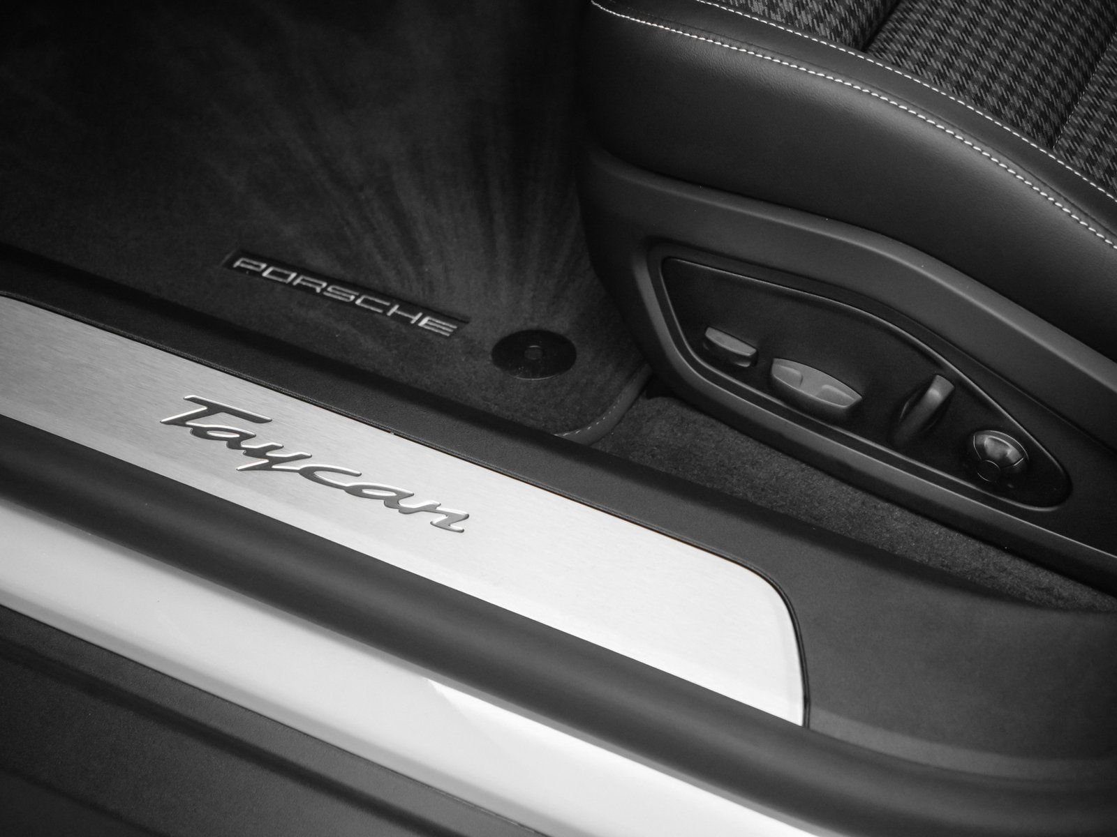 New 2025 Porsche Taycan image 28