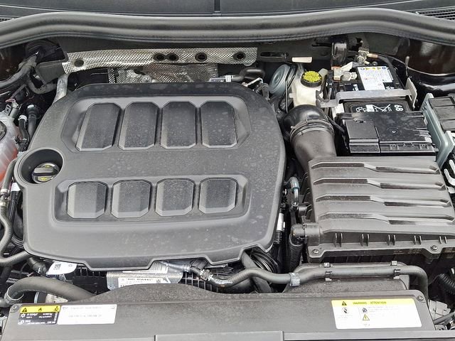 Certified 2025 Volkswagen Tiguan SE R-Line AWD/4WD image 29