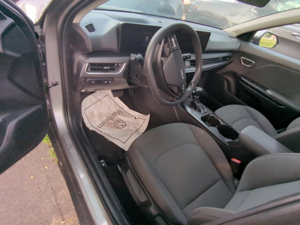 Used 2025 Kia K4 FWD image 7