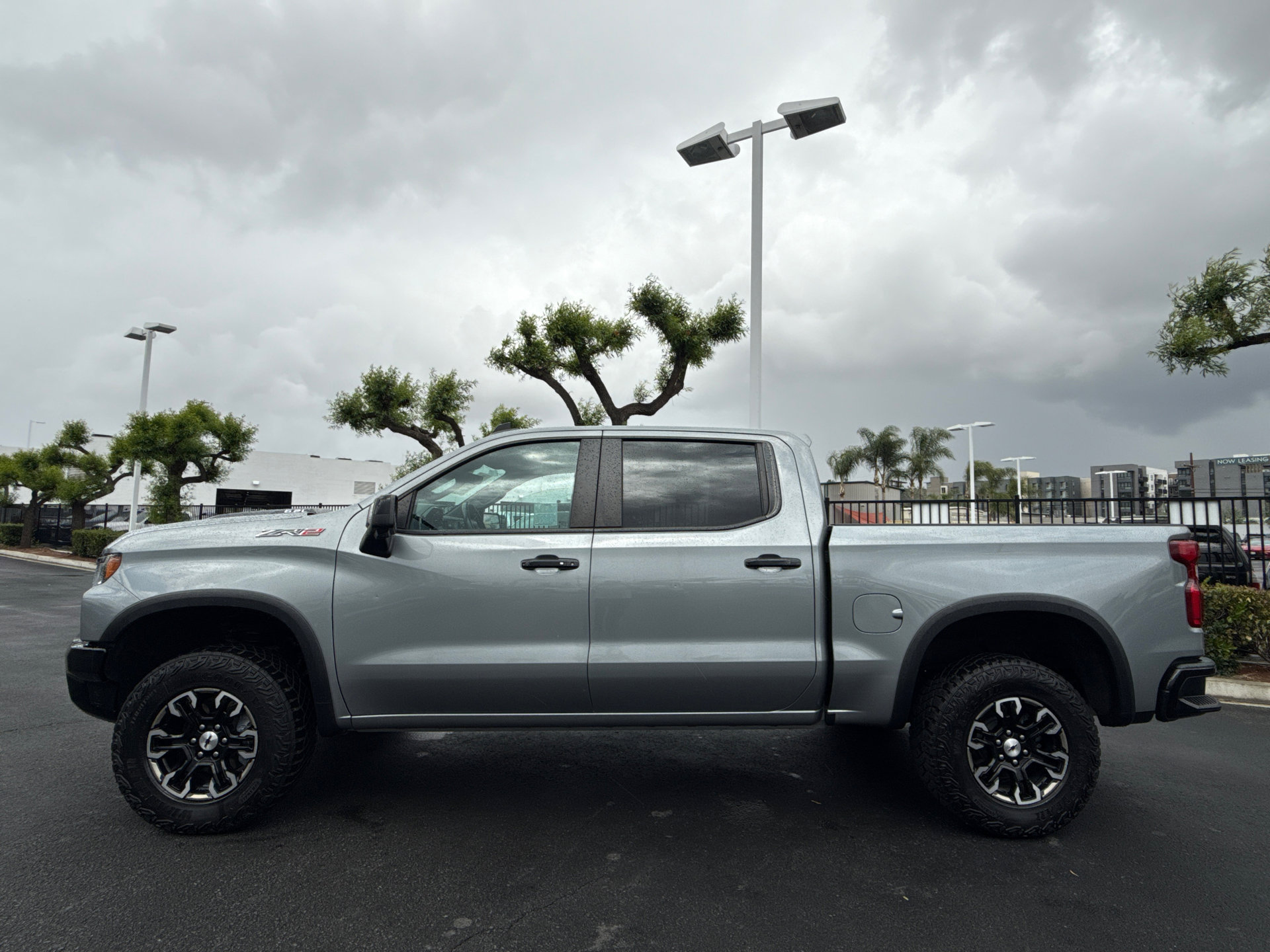 Used 2023 Chevrolet Silverado 1500 ZR2 w/ Technology Package AWD/4WD image 4