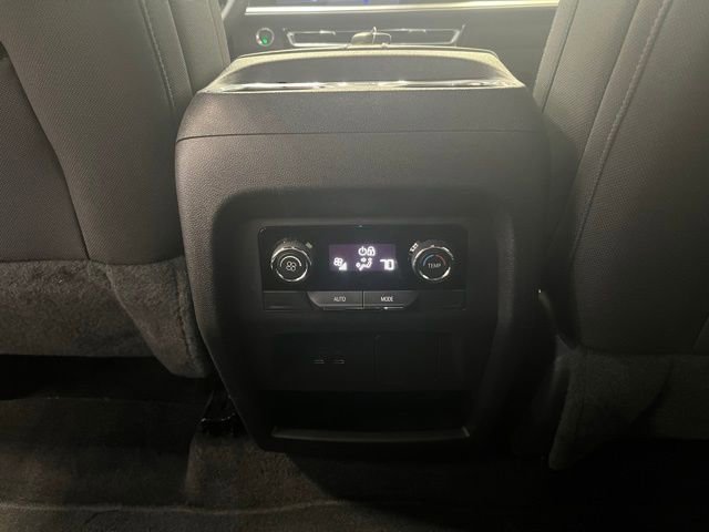 Used 2025 Chevrolet Traverse LT image 28