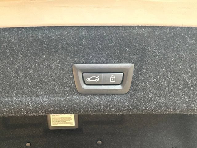 Used 2021 BMW 330i xDrive Sedan w/ Premium Package AWD/4WD image 19