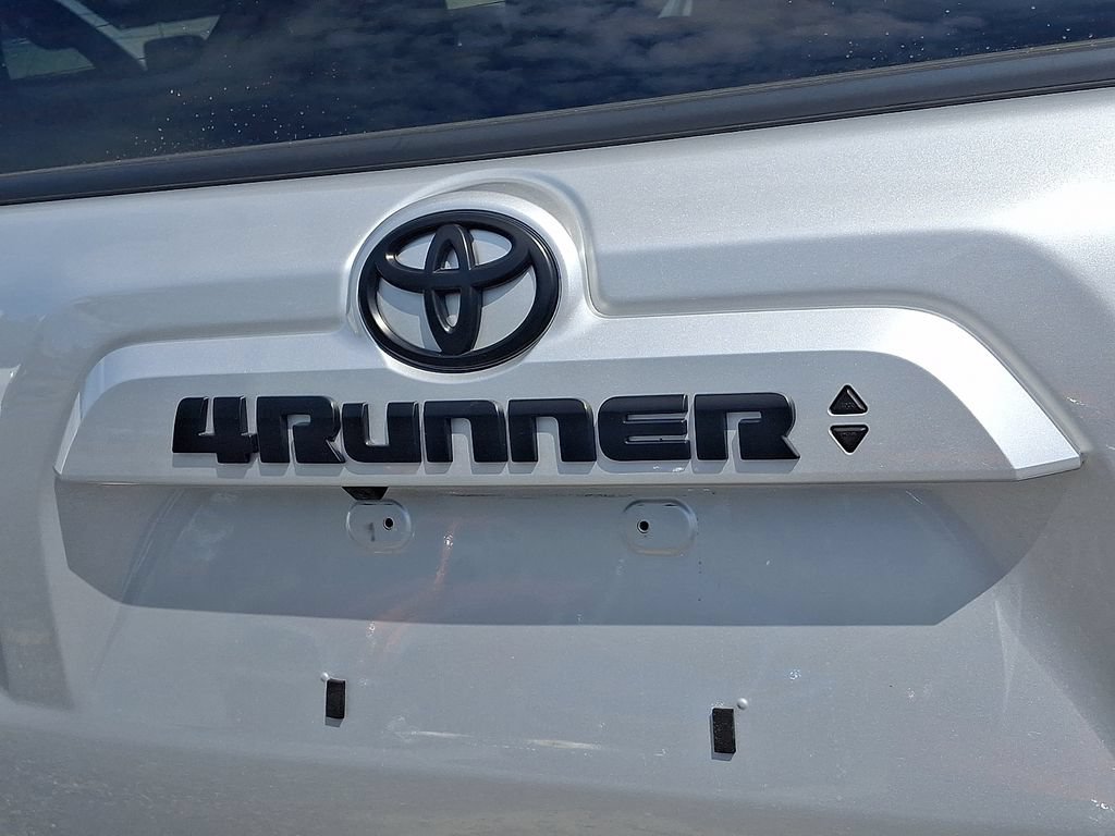 Used 2022 Toyota 4Runner SR5 AWD/4WD image 32