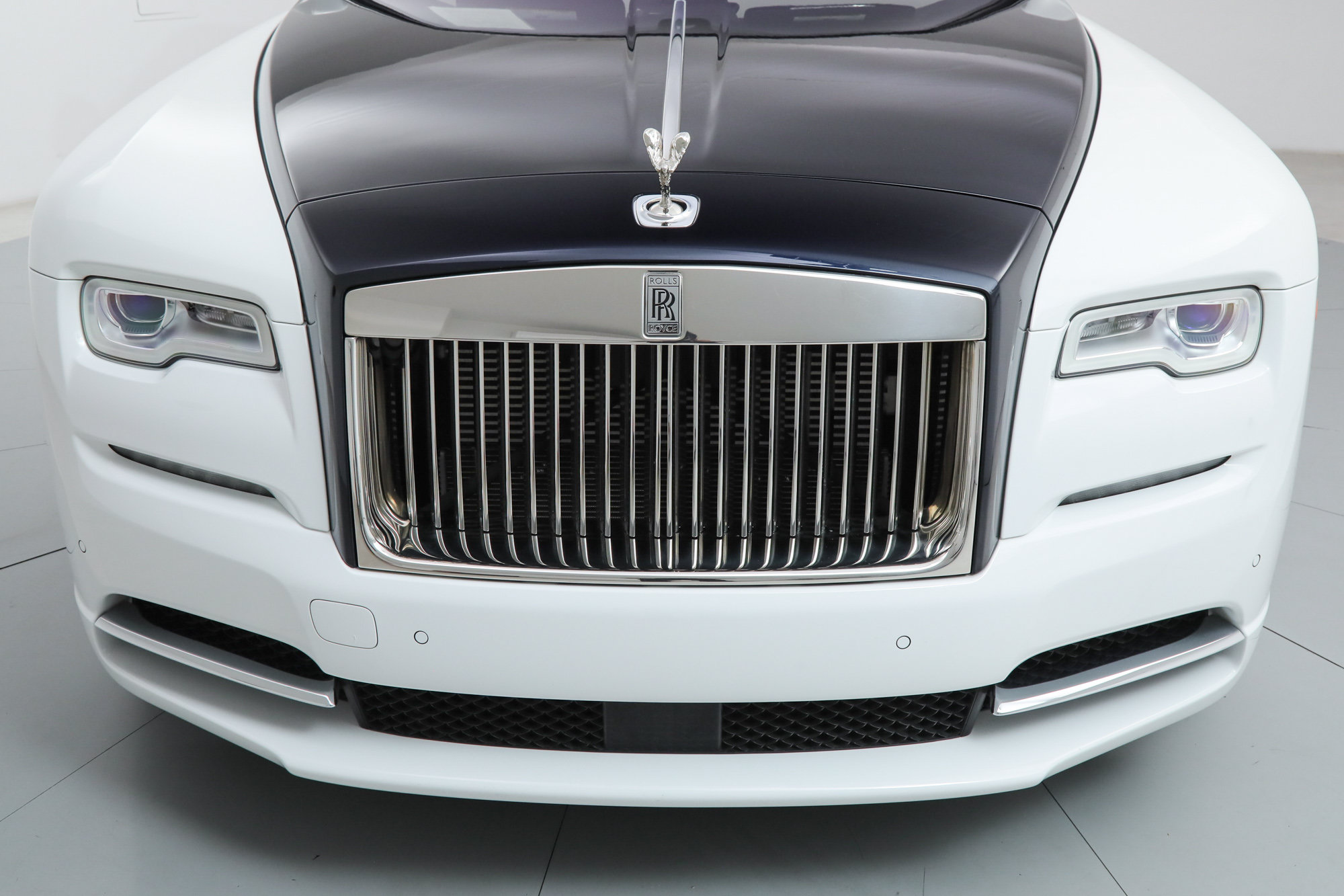 Used 2017 Rolls-Royce Dawn RWD image 13