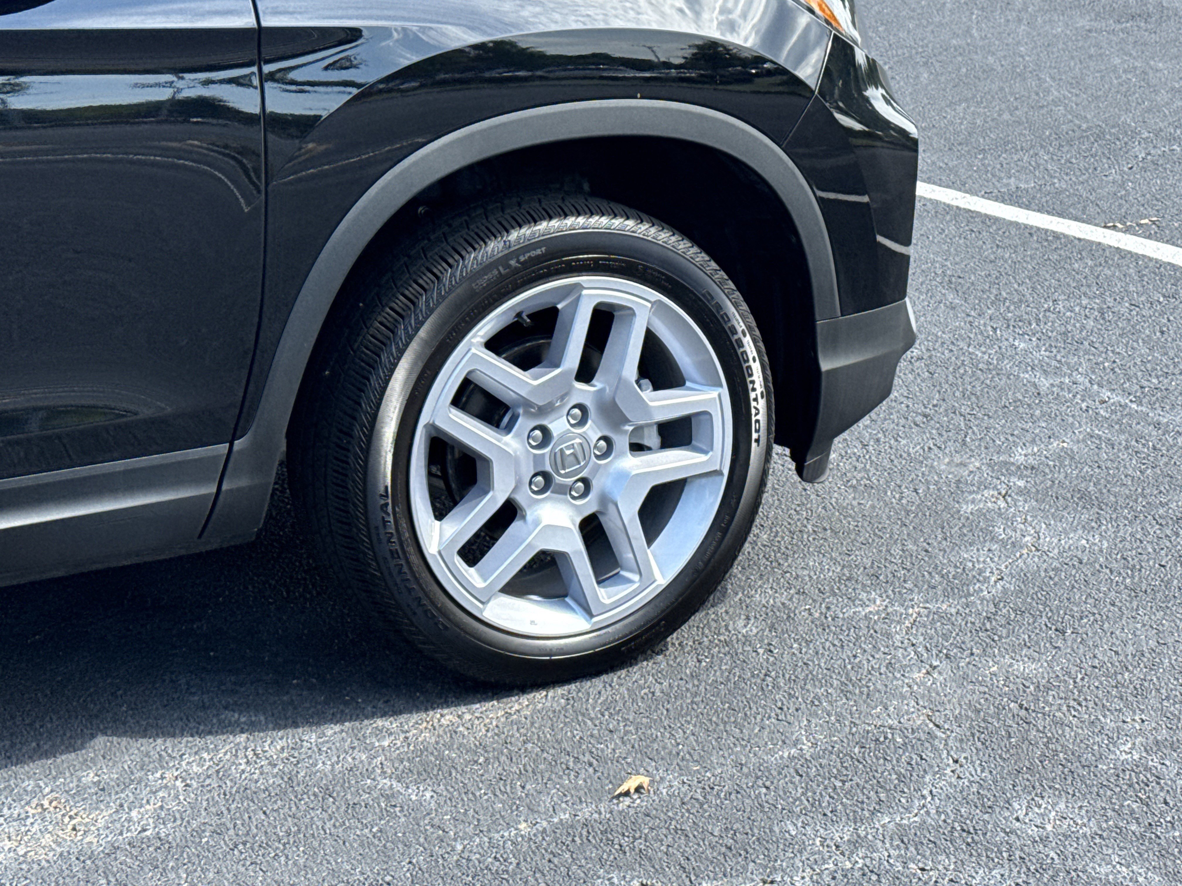 Used 2025 Honda Passport EX-L image 32