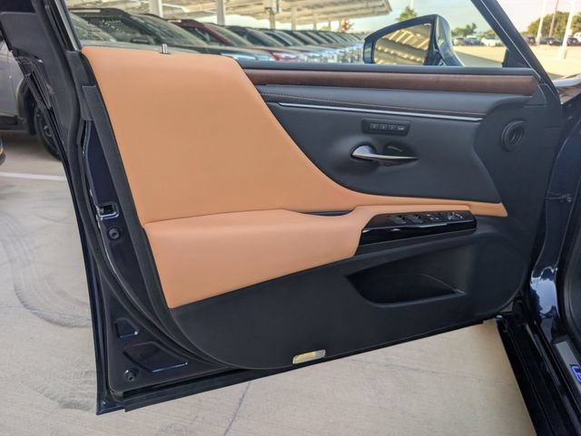Used 2025 Lexus ES 300h w/ Technology Package FWD image 22
