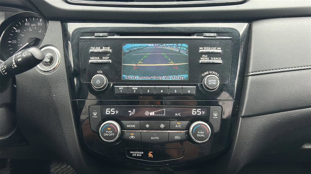 Used 2017 Nissan Rogue SV AWD/4WD image 26