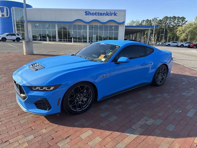 Used 2025 Ford Mustang GT RWD image 4