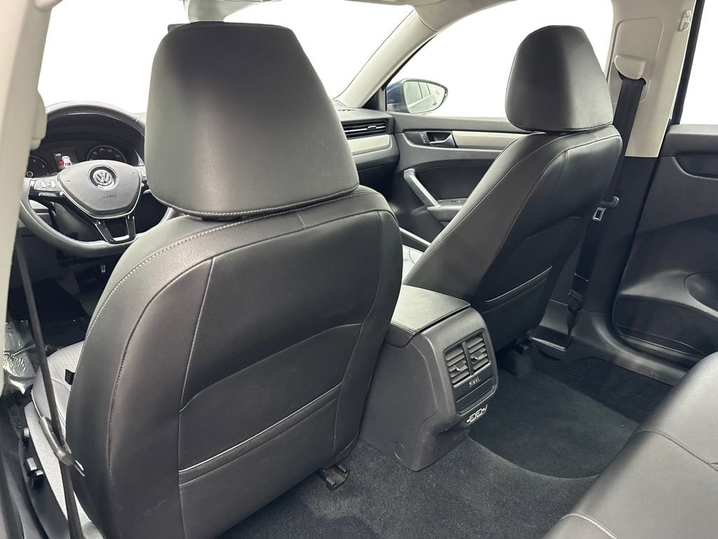Used 2022 Volkswagen Passat 2.0T SE FWD image 33