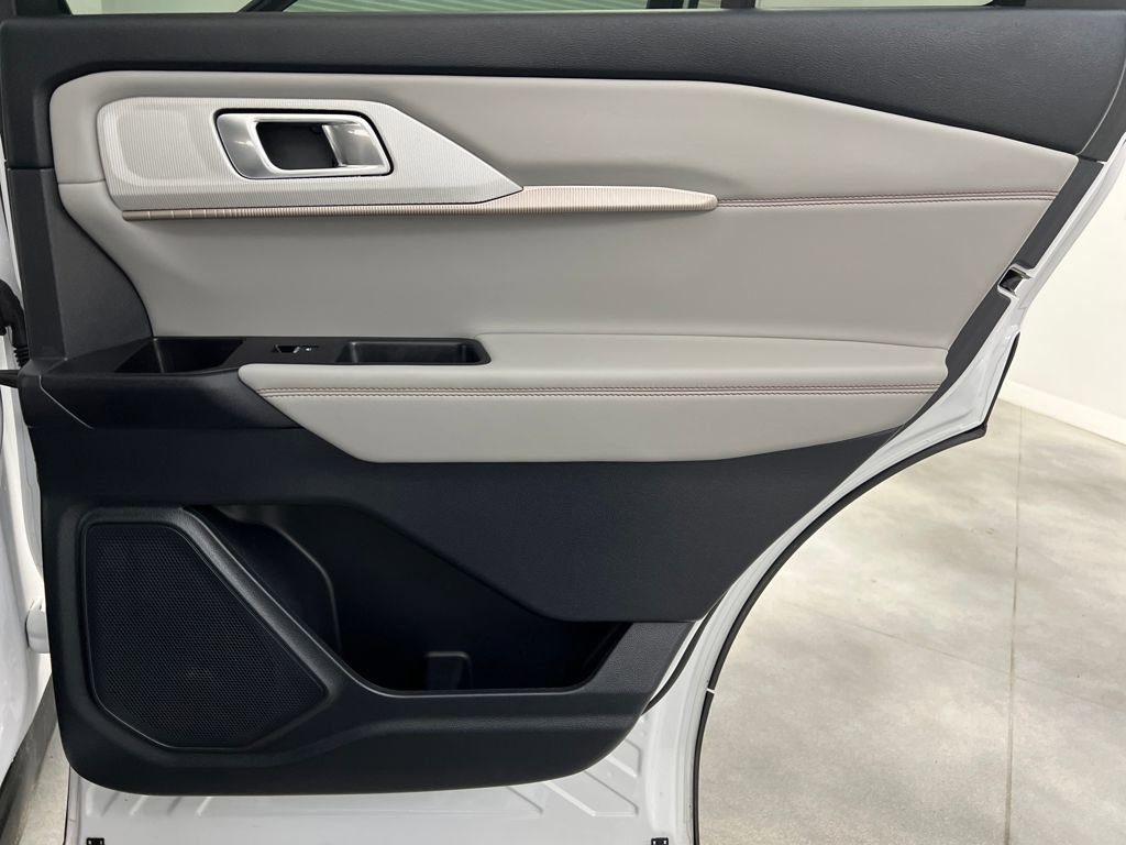 Used 2025 Ford Explorer Active w/ Active Comfort Package image 21