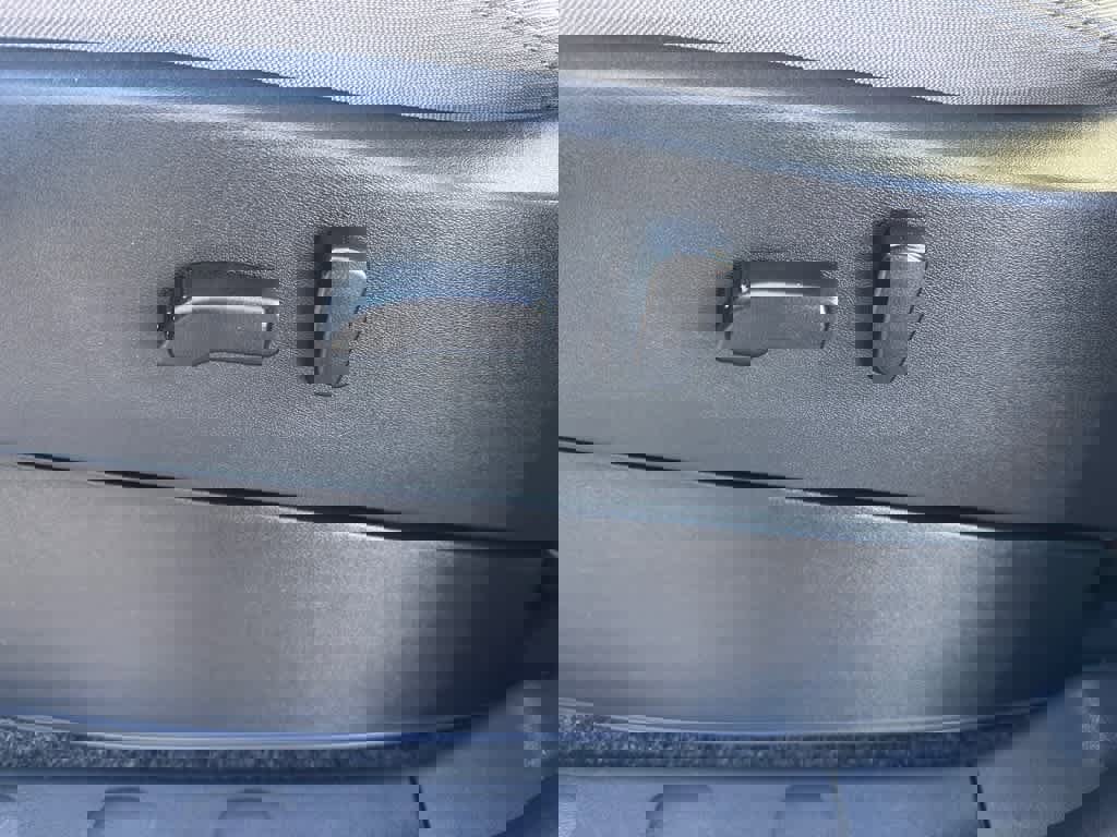 Used 2023 Nissan Frontier SV w/ SV Convenience Package image 15