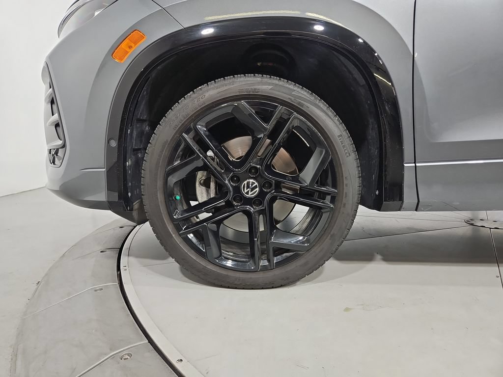 Certified 2025 Volkswagen Tiguan SE R-Line AWD/4WD image 29