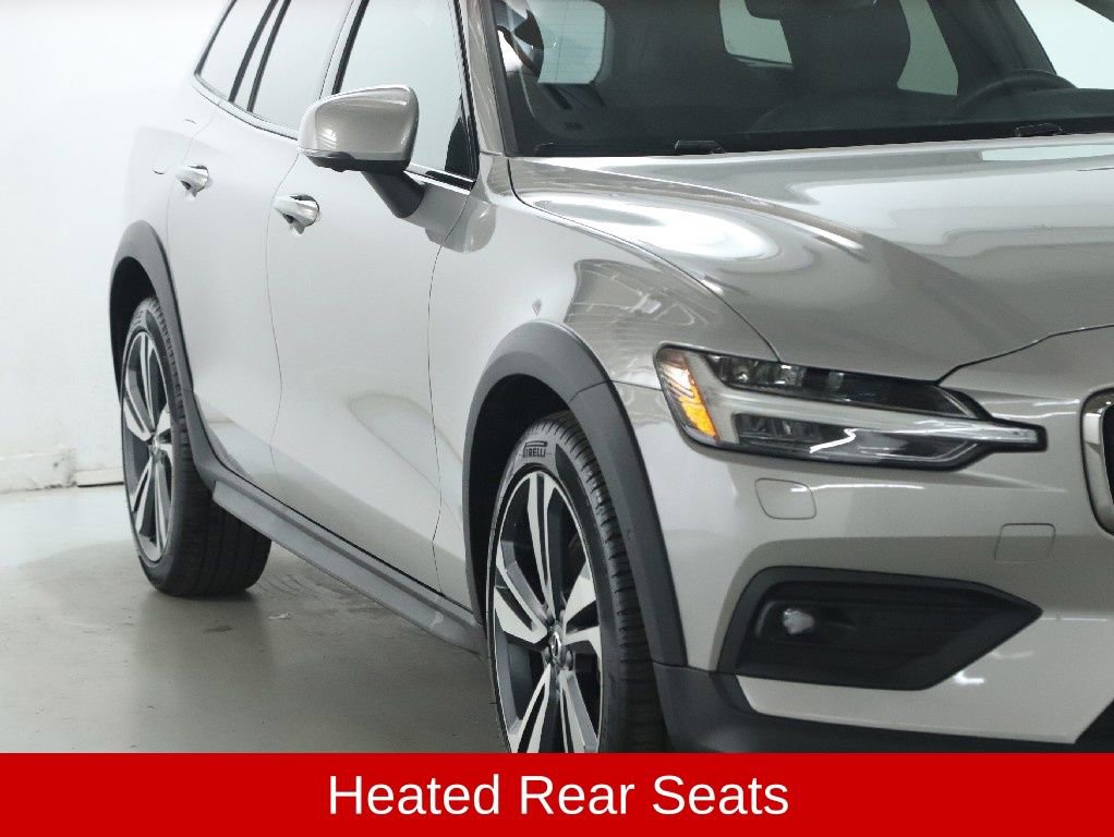 Used 2025 Volvo V60 B5 Cross Country Plus image 10