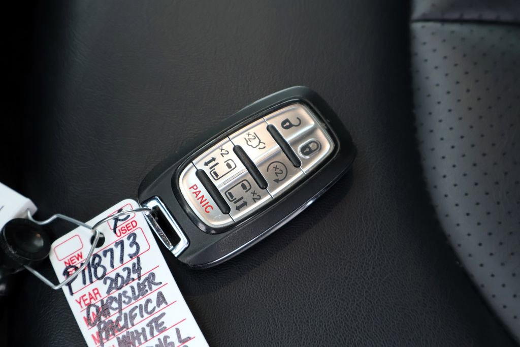 Used 2024 Chrysler Pacifica Touring-L FWD image 36