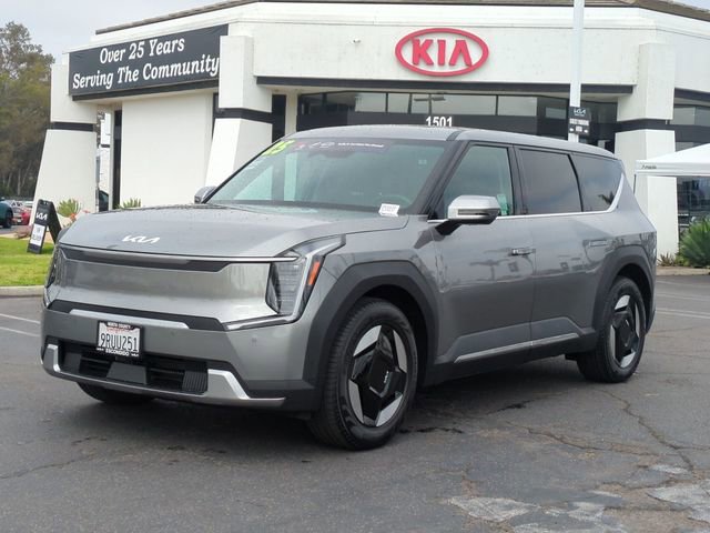 Certified 2025 Kia EV9 Light Long Range RWD image 7