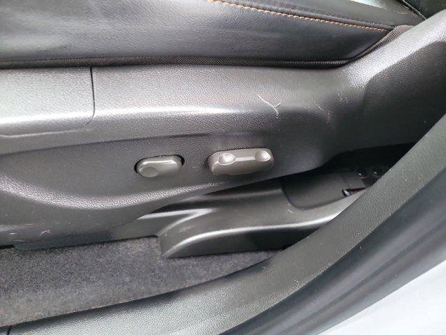 Used 2021 Chevrolet Trax LT w/ Redline Edition image 17