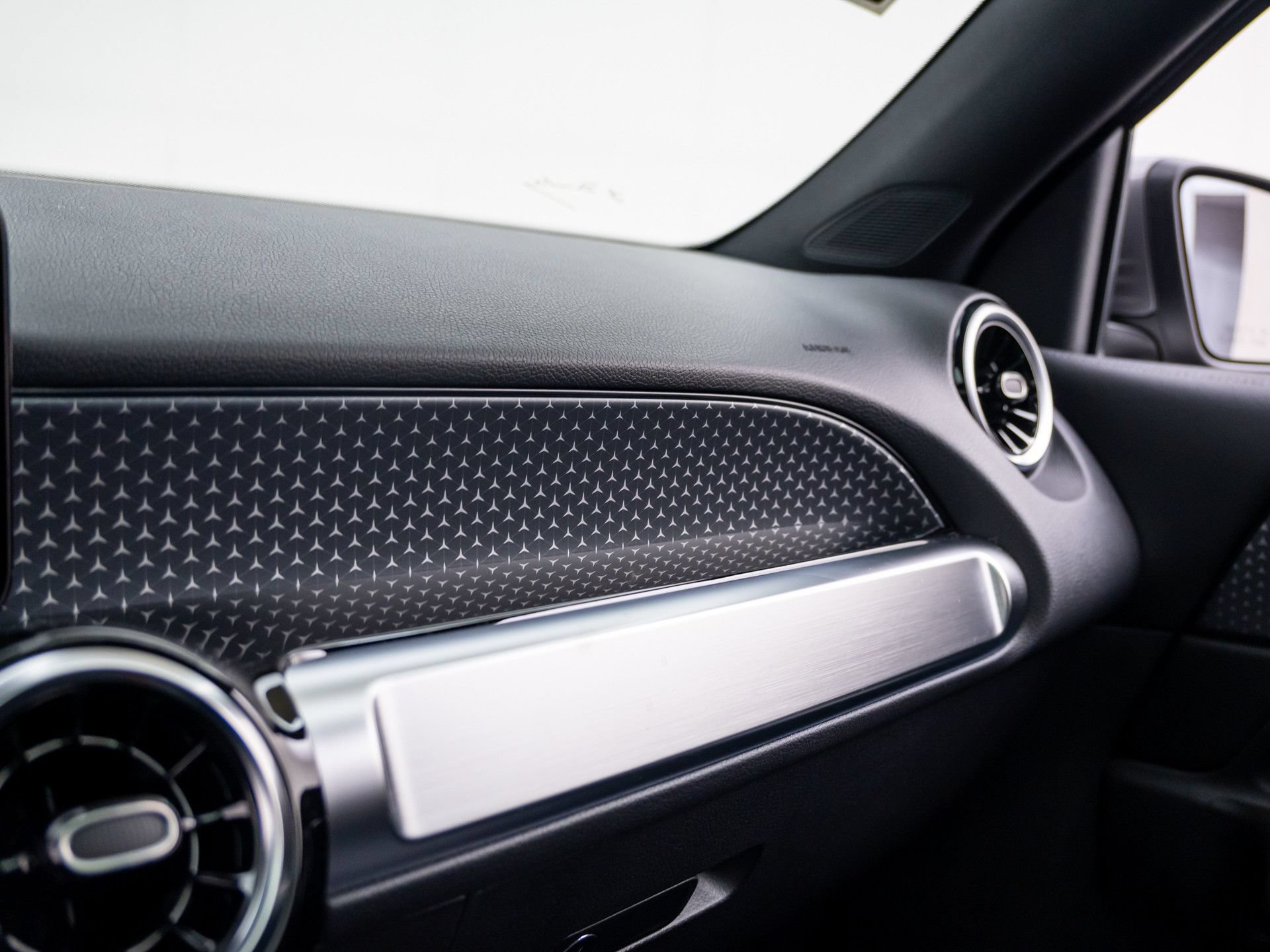New 2026 Mercedes-Benz GLB 250 4MATIC image 26