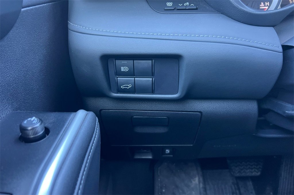Certified 2025 Toyota Highlander XLE image 31