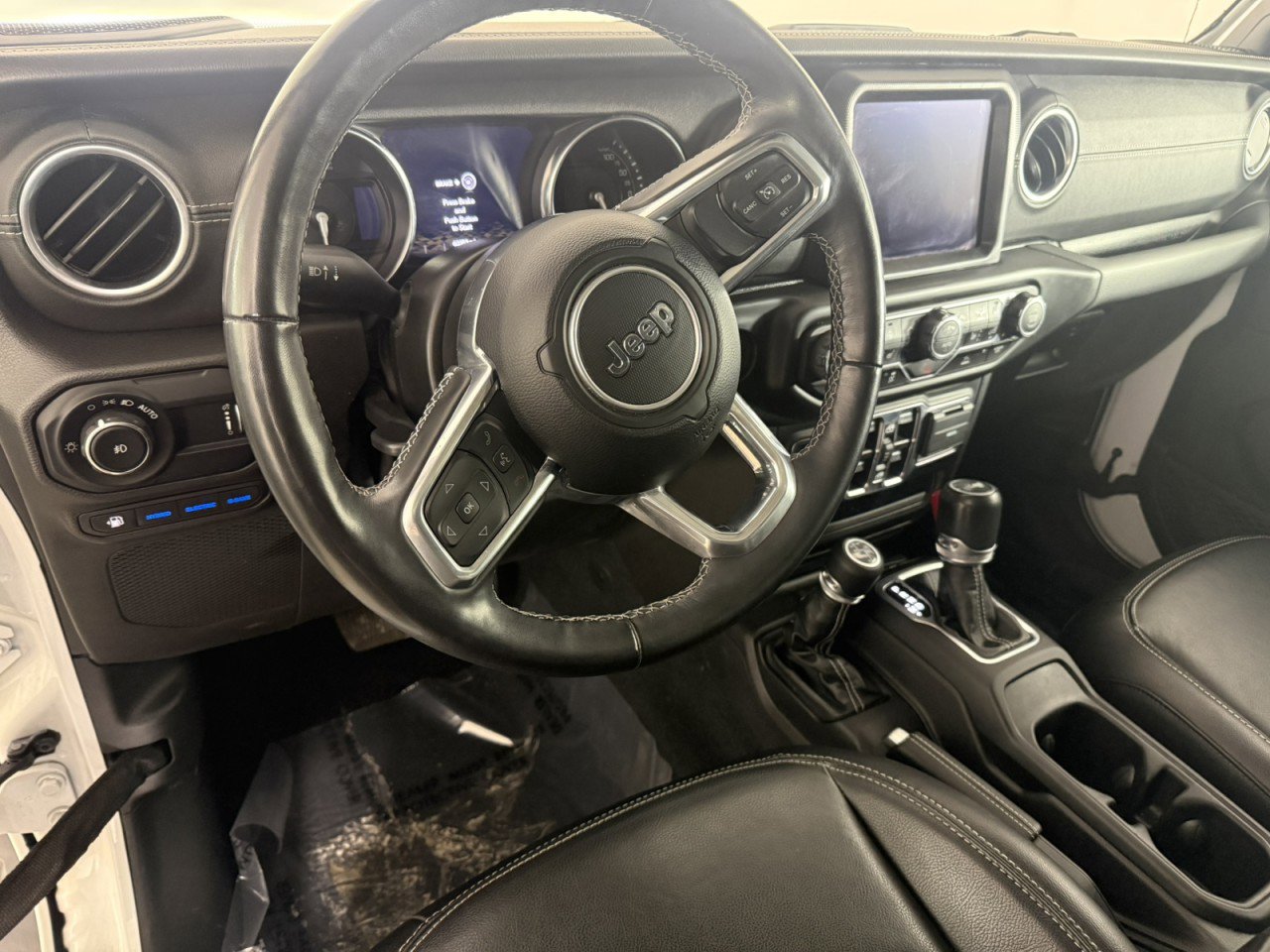 Used 2023 Jeep Wrangler Sahara w/ Dual Top Group AWD/4WD image 18