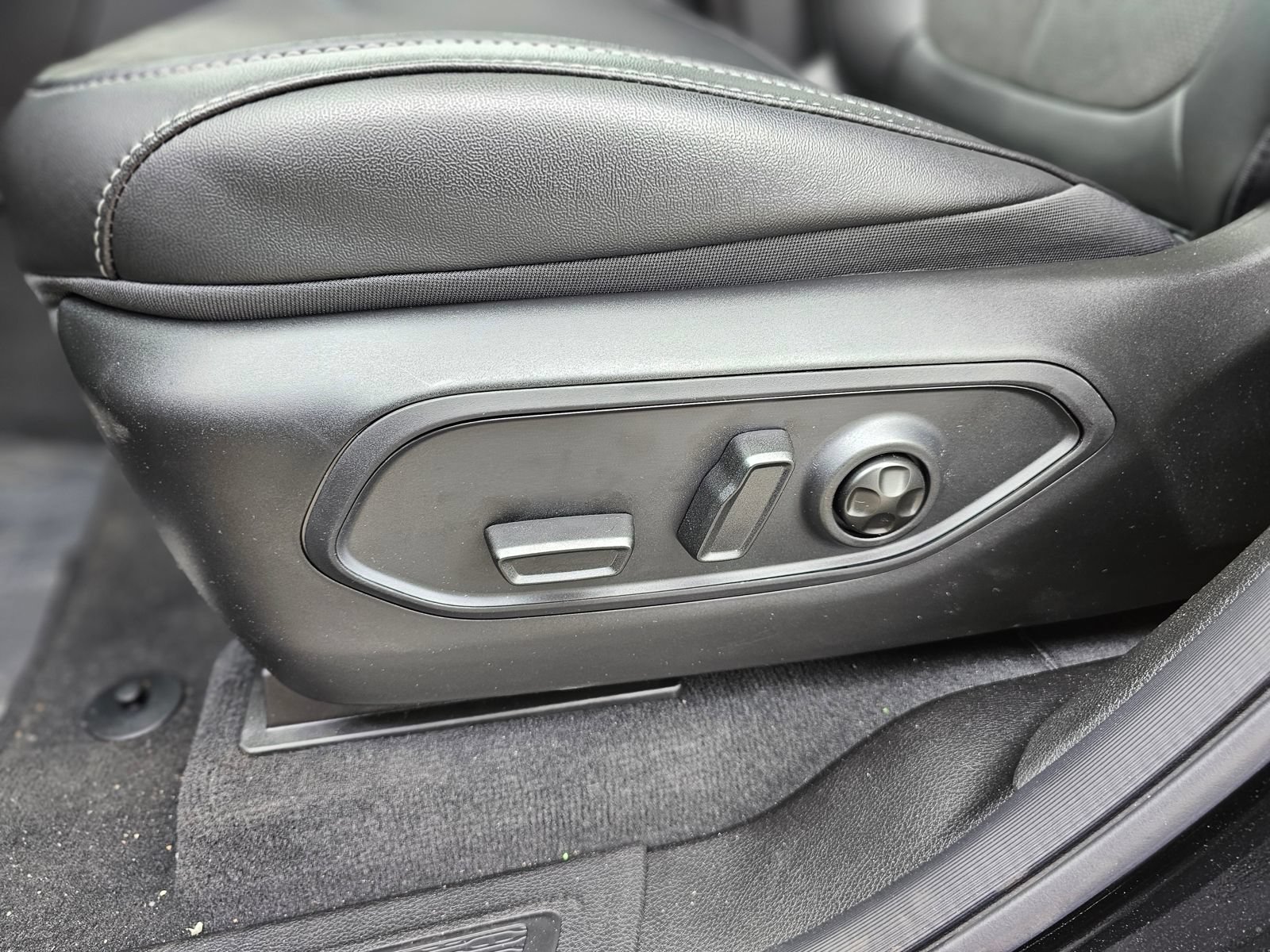 New 2026 Jeep Grand Cherokee L Altitude RWD image 20