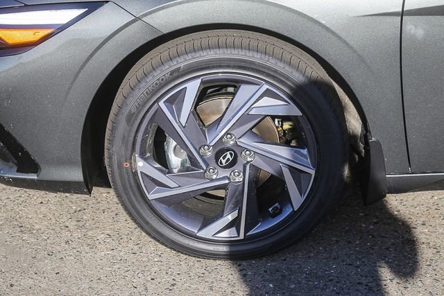 New 2026 Hyundai Elantra Limited FWD image 11
