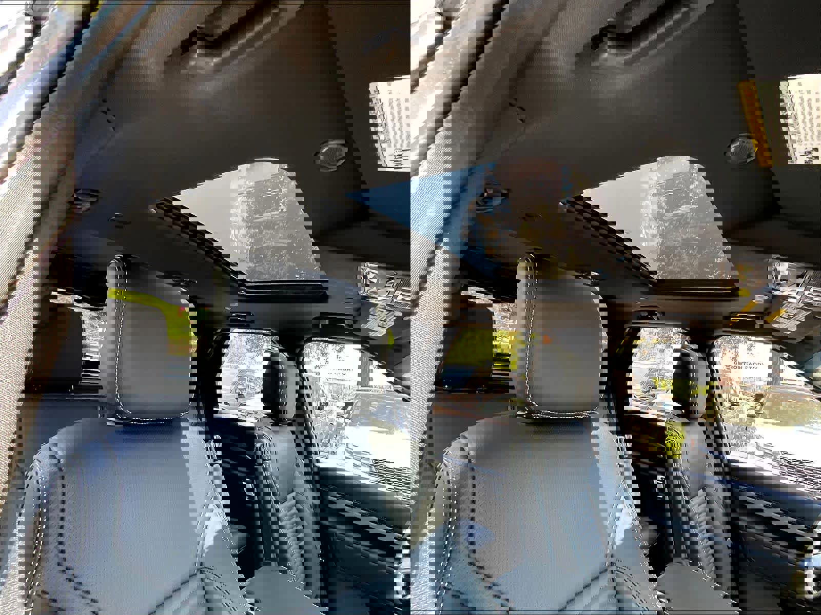 New 2025 Land Rover Discovery Dynamic SE image 29