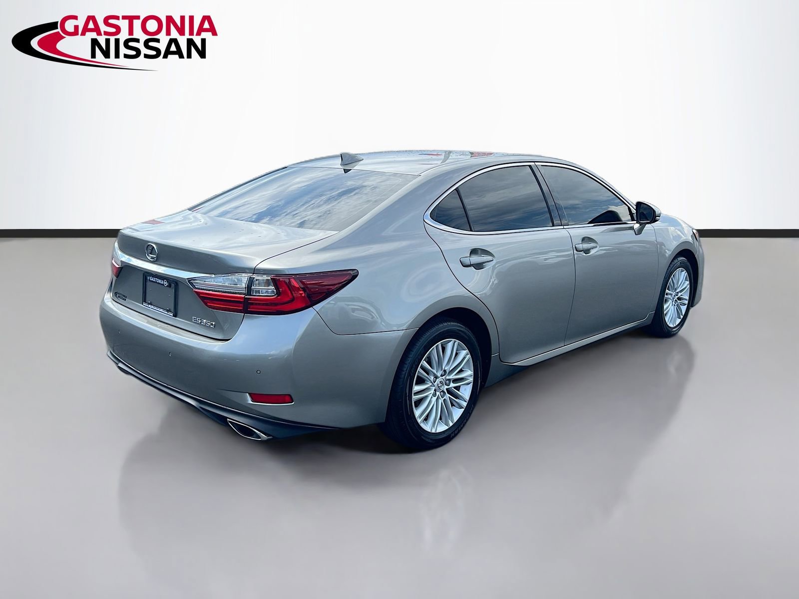 Used 2016 Lexus ES 350 w/ Premium Package w/Wood Trim FWD image 9