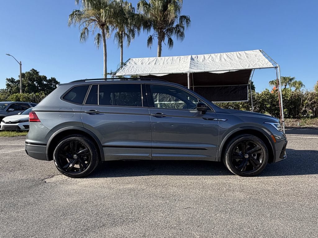Used 2023 Volkswagen Tiguan SE R-Line FWD image 4
