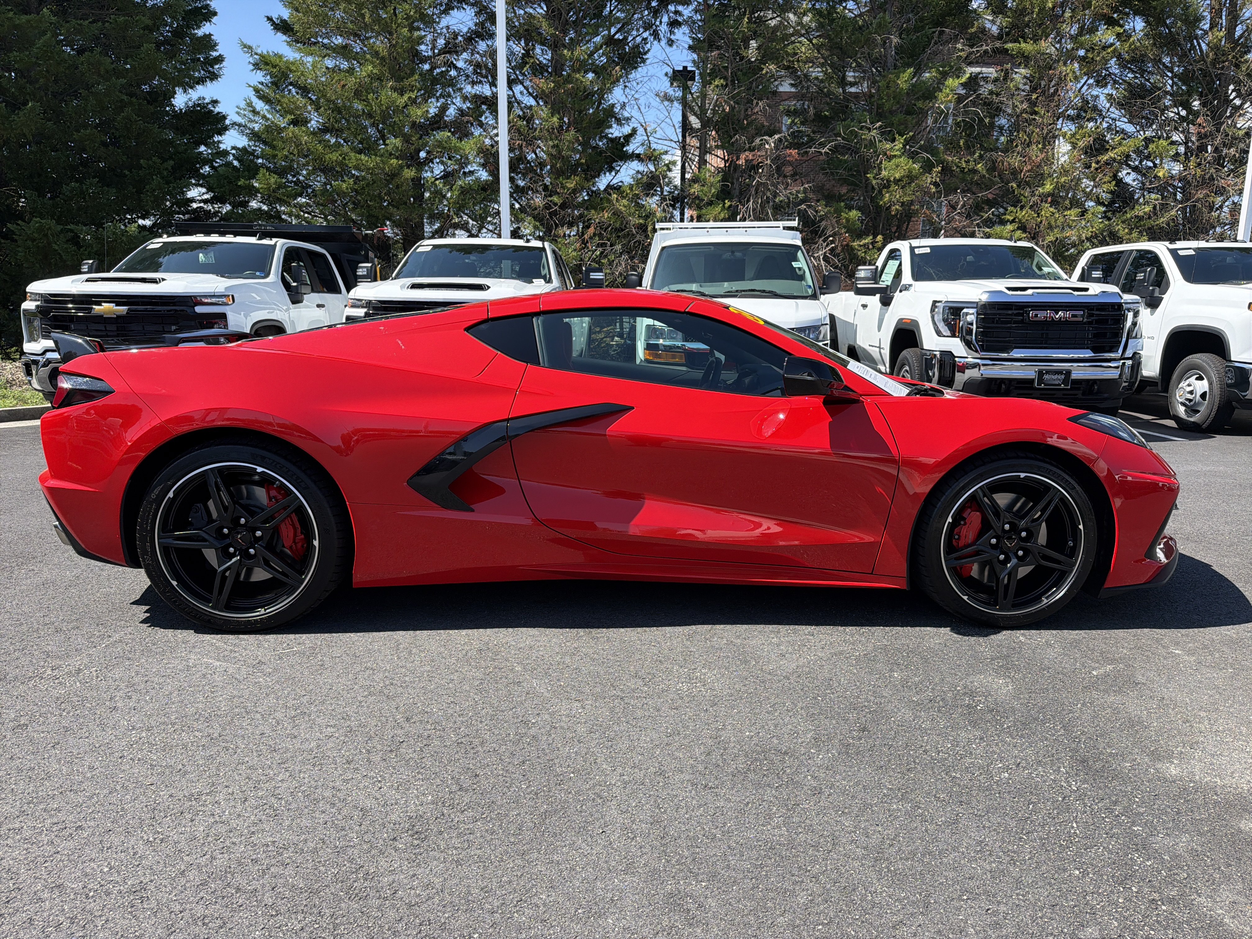 Used 2022 Chevrolet Corvette Stingray Coupe w/ Z51 Performance Package RWD image 11