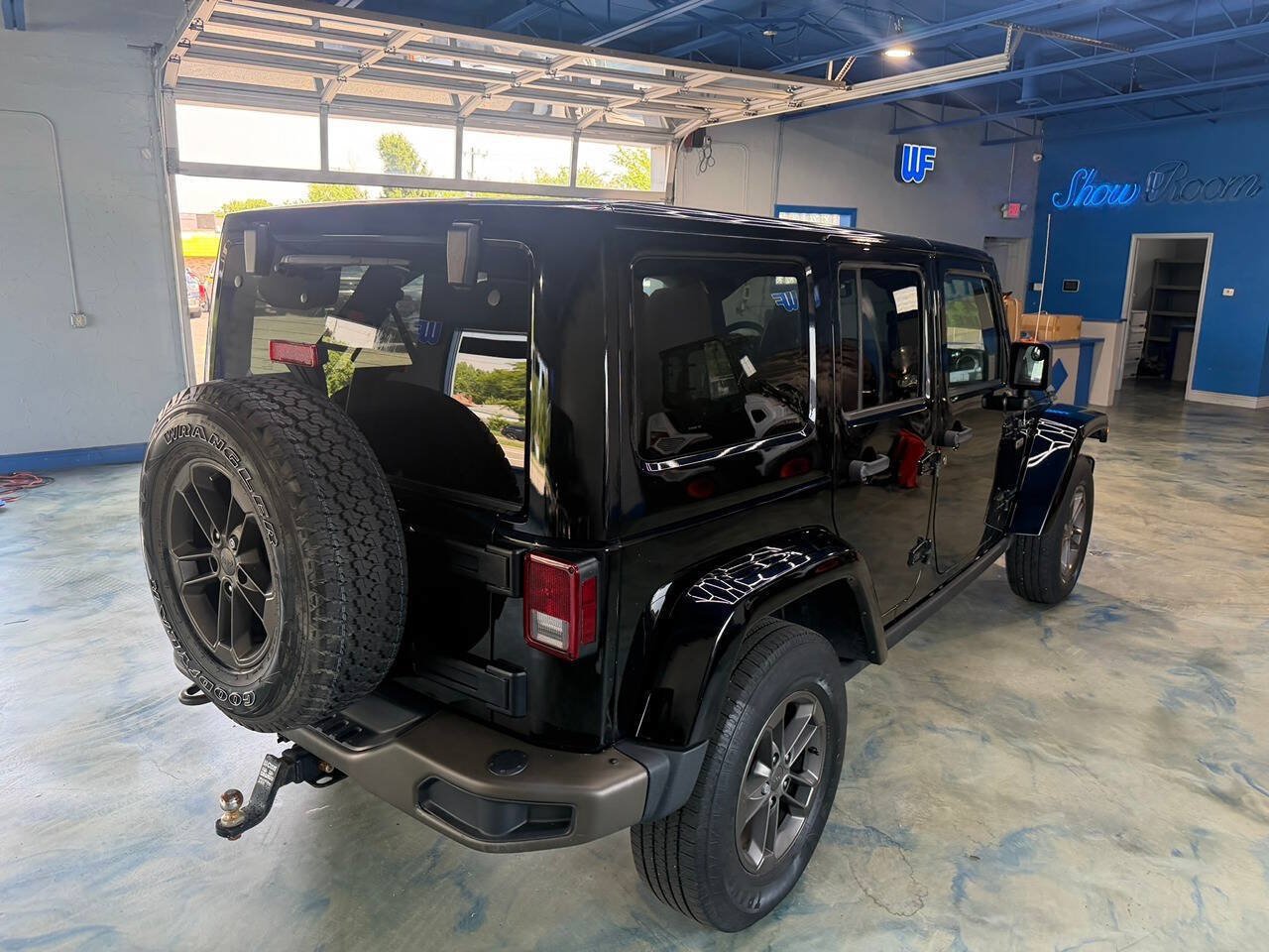 Used 2017 Jeep Wrangler Unlimited Sahara AWD/4WD image 7